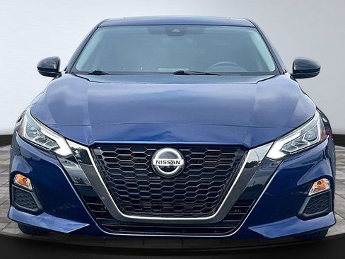 Used 2020 Nissan Altima 2.5 SR w/ Premium Package FWD image 3