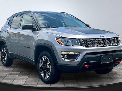 Used 2017 Jeep Compass Trailhawk w/ Leather Interior Group AWD/4WD image 3
