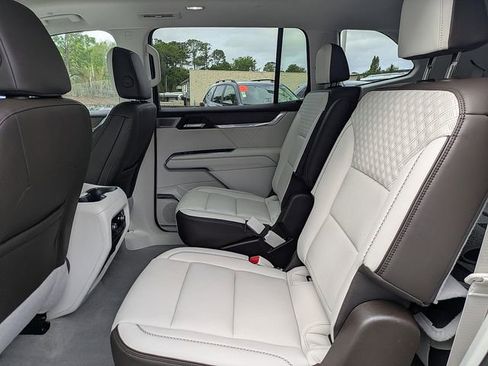 Used 2024 GMC Acadia Denali w/ Super Cruise Package image 12