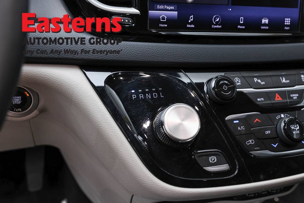Used 2023 Chrysler Pacifica Touring-L FWD image 14