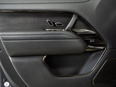 Used 2023 Land Rover Range Rover SV image 6