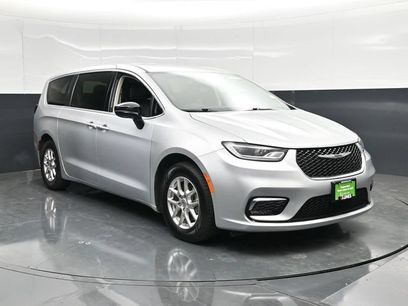 Certified 2024 Chrysler Pacifica Touring-L