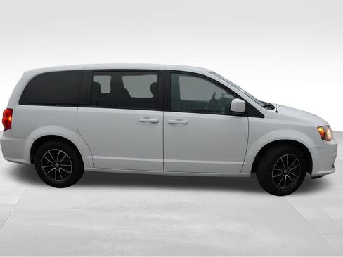 Used 2019 Dodge Grand Caravan SE FWD image 2