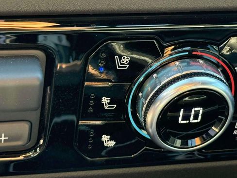 Used 2024 GMC Sierra 3500 SLT w/ SLT Premium Package image 28