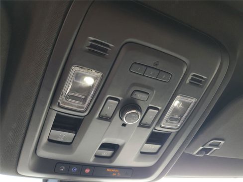 Used 2021 Chevrolet Tahoe High Country w/ Premium Package image 33