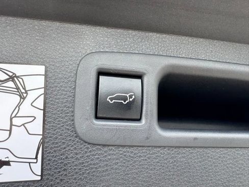 Used 2023 Toyota Highlander Limited AWD/4WD image 25