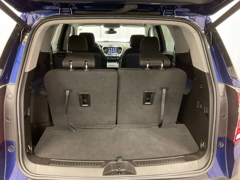 Used 2023 GMC Acadia SLE w/ Driver Convenience Package image 10