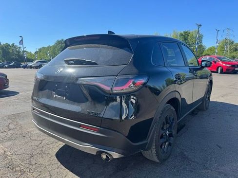 Used 2023 Honda HR-V Sport image 2