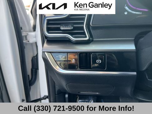 Certified 2025 Kia Sportage EX image 30