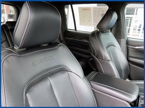 Certified 2023 Jeep Grand Cherokee Overland image 9