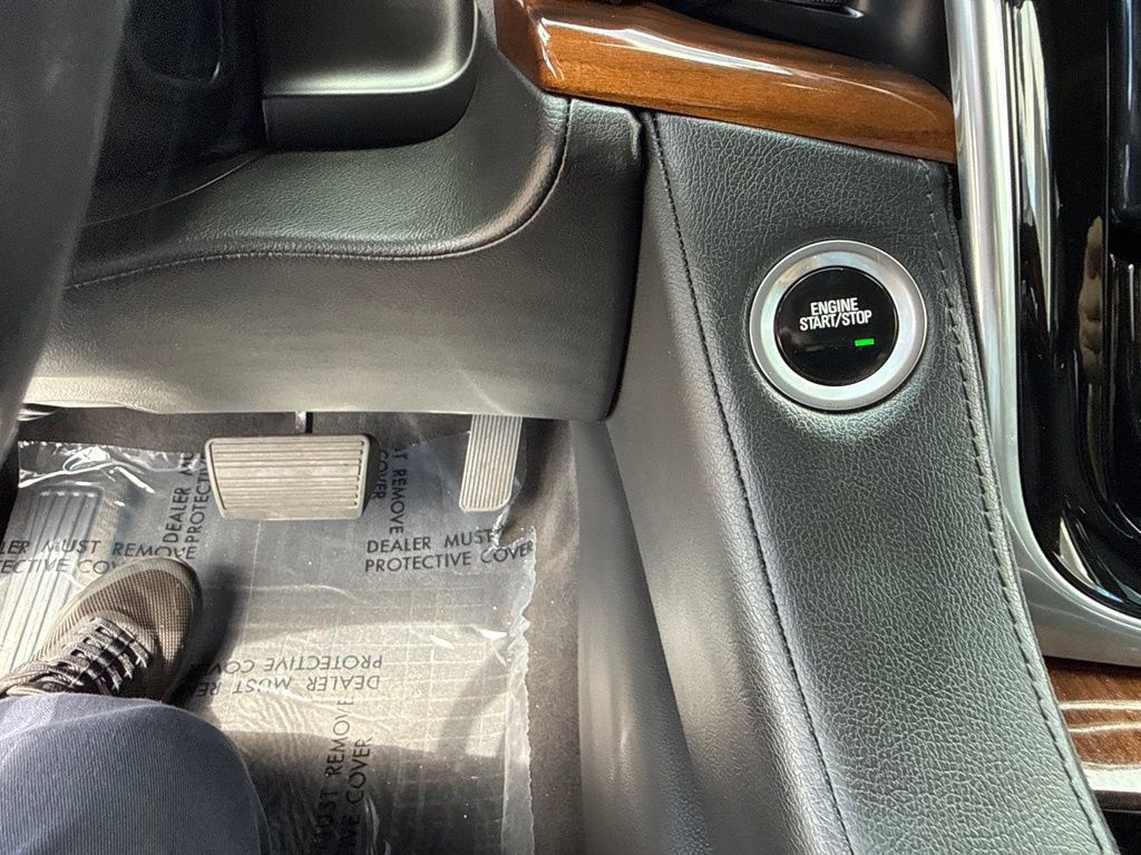 Used 2020 Cadillac Escalade Luxury RWD image 26