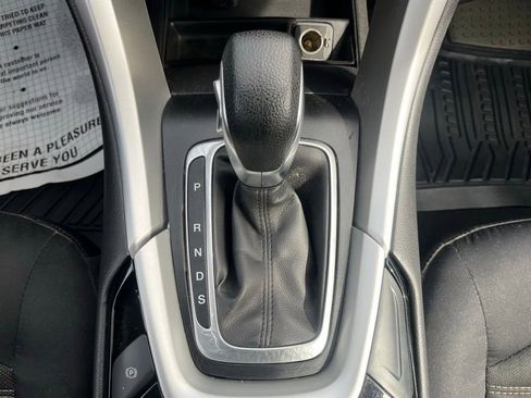 Used 2015 Ford Fusion SE FWD image 15