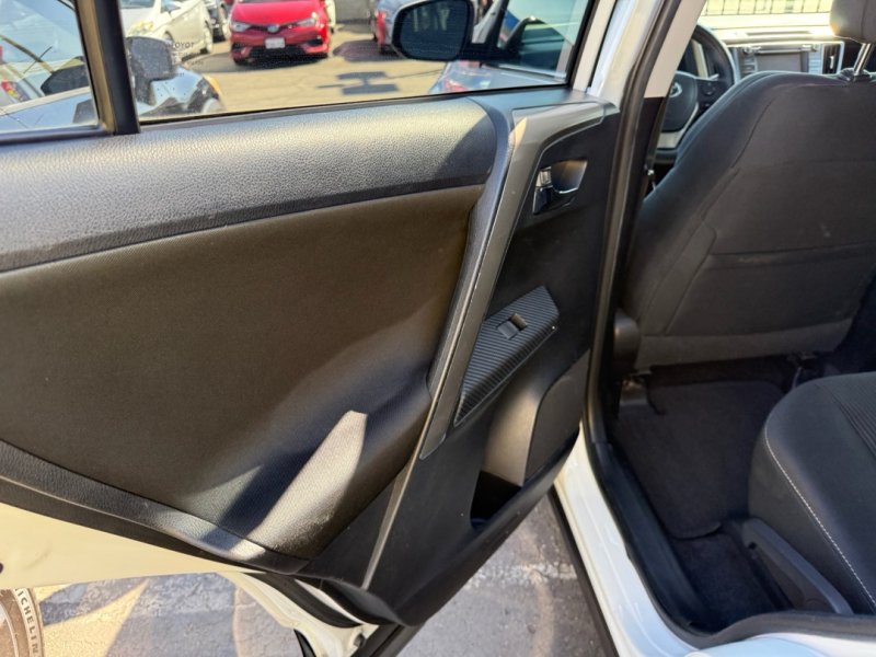 Used 2015 Toyota RAV4 XLE FWD image 17