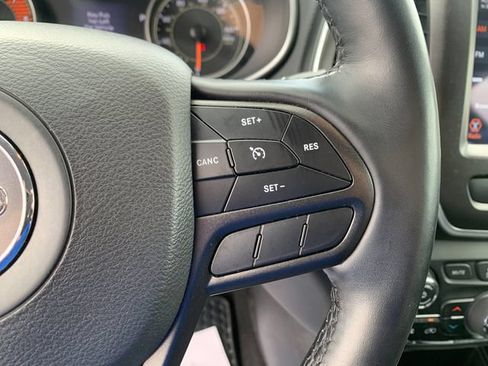 Used 2021 Jeep Cherokee Trailhawk AWD/4WD image 27