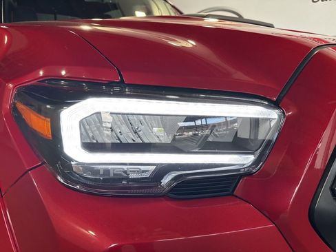 Used 2016 Toyota Tacoma SR image 11