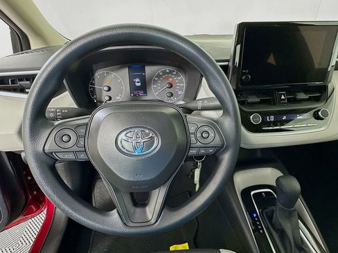 Used 2025 Toyota Corolla LE image 11