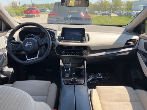 Used 2023 Nissan Rogue SV image 5