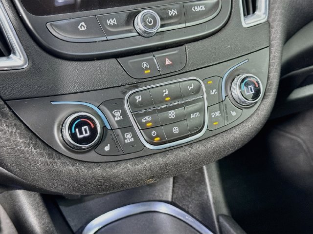 Used 2020 Chevrolet Malibu LT FWD image 17