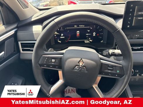 New 2026 Mitsubishi Outlander SE image 11