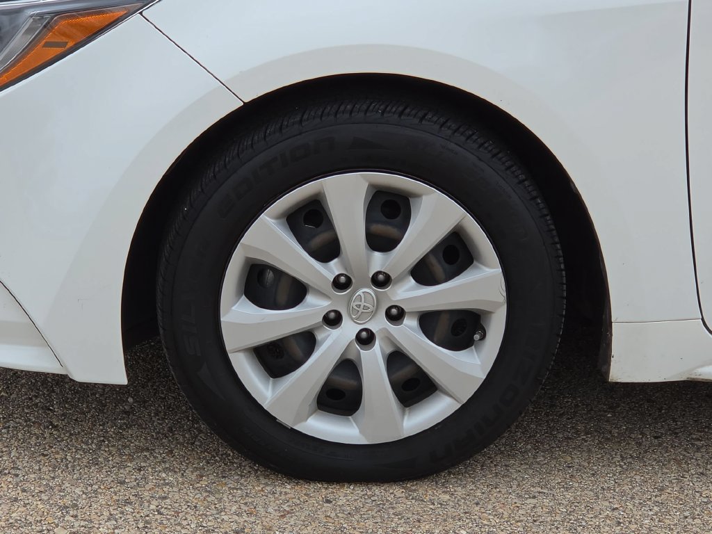 Used 2022 Toyota Corolla LE FWD image 11