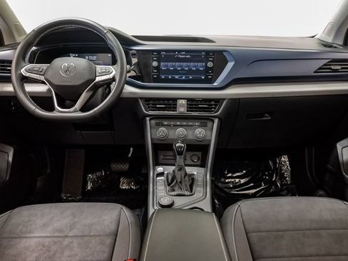 Used 2022 Volkswagen Taos SE w/ Panoramic Sunroof Package FWD image 31