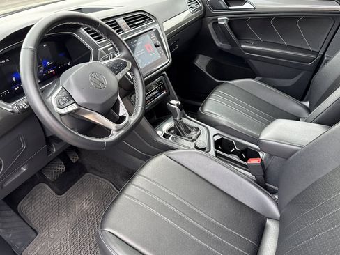 Used 2024 Volkswagen Tiguan SE AWD/4WD image 9