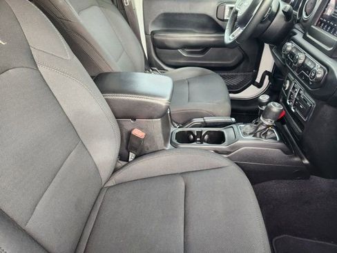 Used 2019 Jeep Wrangler Unlimited Sahara image 19