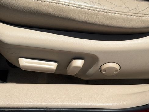 Used 2012 Toyota Camry XLE w/ Leather Pkg FWD image 16