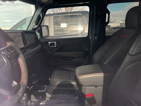 Used 2024 Jeep Wrangler Unlimited Rubicon image 32