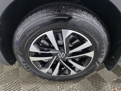 Certified 2024 Volkswagen Tiguan S image 10
