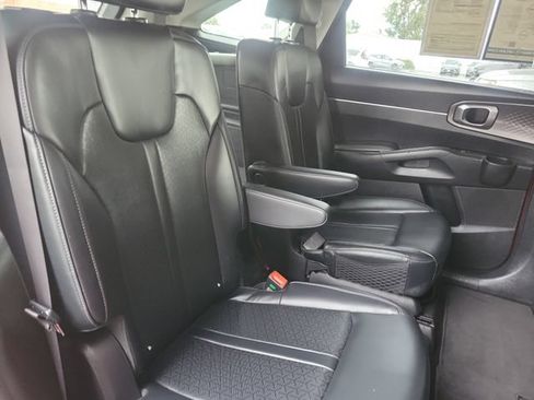 Used 2022 Kia Sorento S FWD image 27