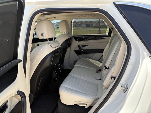 Used 2017 Bentley Bentayga AWD/4WD image 12