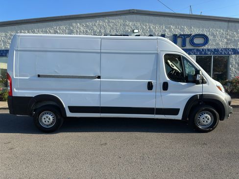 Used 2026 RAM ProMaster 2500 w/ Convenience Group FWD image 3