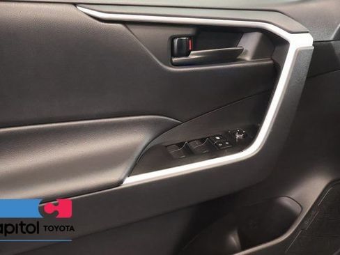 Certified 2021 Toyota RAV4 LE AWD/4WD image 10