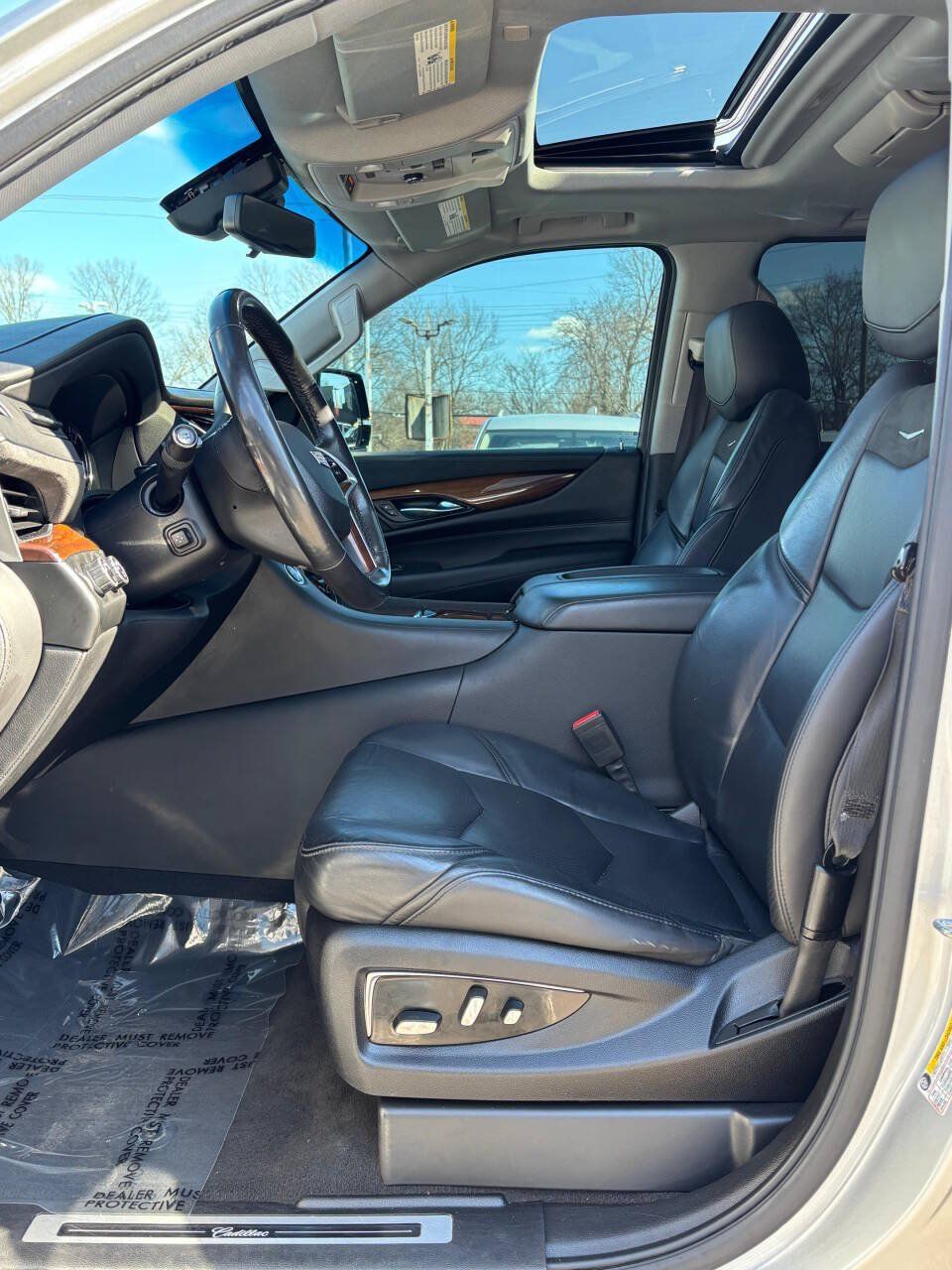 Used 2019 Cadillac Escalade ESV Luxury w/ LPO, Radiant Package AWD/4WD image 10