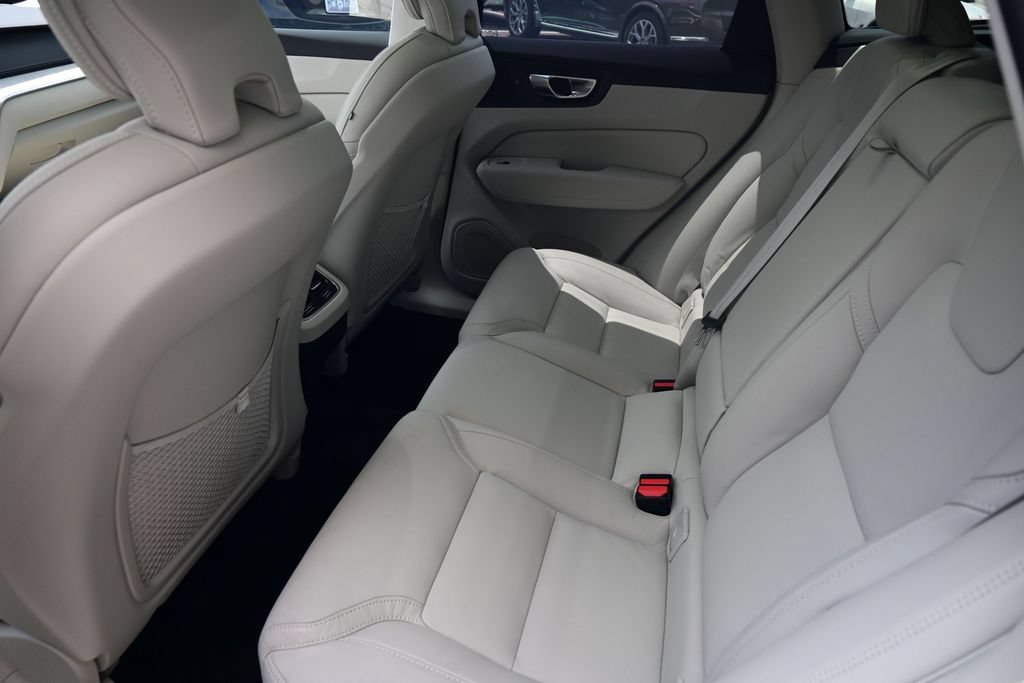 Used 2024 Volvo XC60 B5 Ultimate w/ Protection Package Premier AWD/4WD image 27