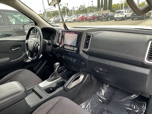 Used 2022 Nissan Frontier SV image 12