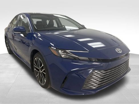 Used 2025 Toyota Camry XLE w/ Premium Plus Package image 5