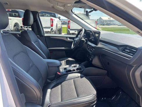 Certified 2025 Ford Escape SE FWD image 19