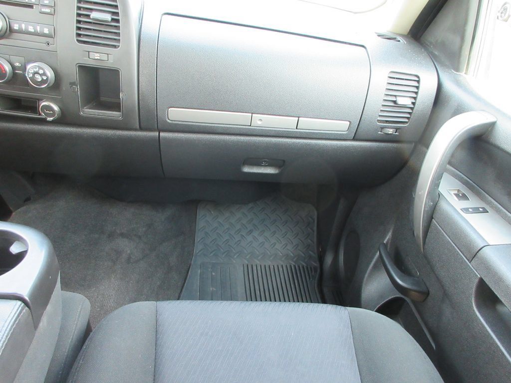 Used 2011 Chevrolet Silverado 1500 LT w/ Interior Plus Package AWD/4WD image 22