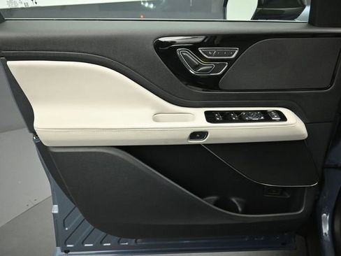 Used 2025 Lincoln Aviator AWD image 21