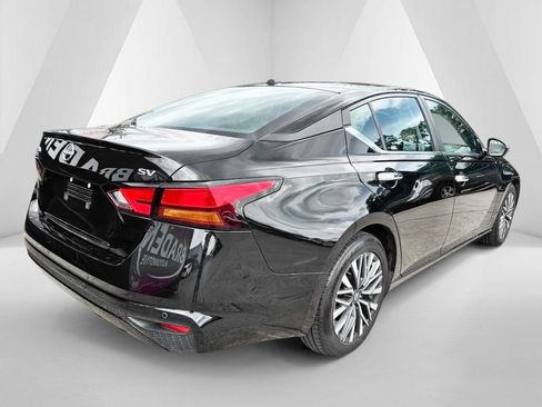 Used 2024 Nissan Altima 2.5 SV FWD image 7