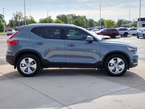 Used 2020 Volvo XC40 T4 Momentum FWD image 16