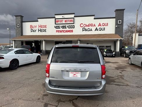 Used 2019 Dodge Grand Caravan SXT image 4