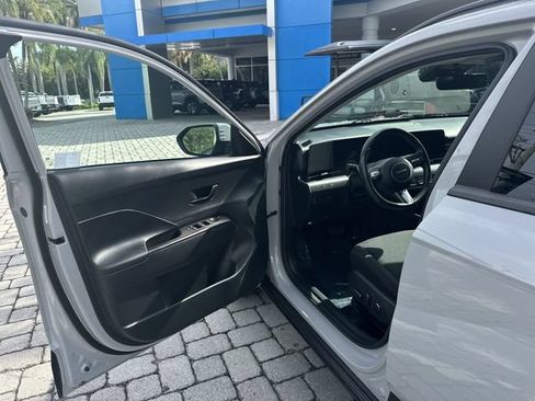 Used 2025 Hyundai Kona SEL FWD image 22