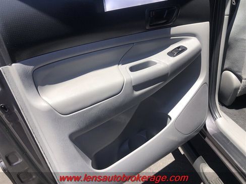 Used 2015 Toyota Tacoma PreRunner w/ Convenience Package RWD image 16
