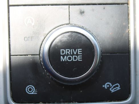 Used 2022 Ford Explorer XLT w/ Equipment Group 202A AWD/4WD image 38