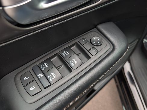 Used 2025 Chrysler Pacifica Select FWD image 20
