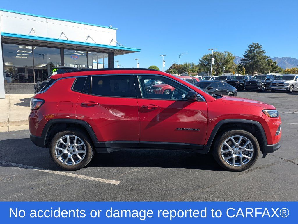 Used 2023 Jeep Compass Latitude AWD/4WD image 2