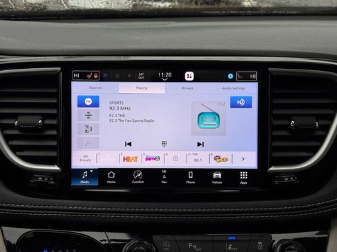 Used 2024 Chrysler Pacifica Limited image 44